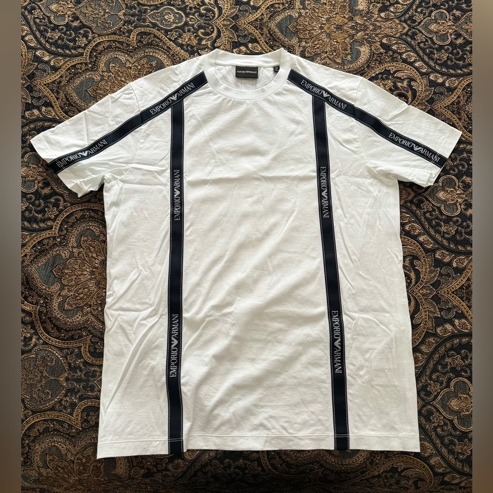 Men’s Emporio Armani Striped T-Shirt Size: XL Style Number: 7V1TG4 1JTUZ